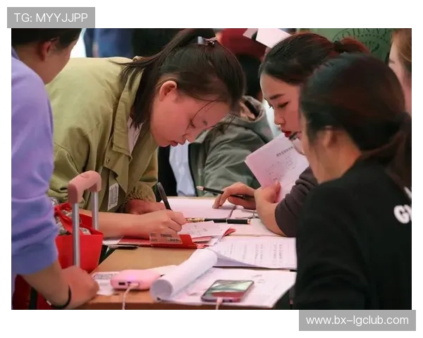 海师全国足球奋进征程展校园竞技精神新篇章引领青年逐梦绿茵未来