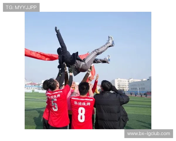 罗纳多在绿茵场再现巅峰速度与力量的震撼精彩足球对决时刻瞬间秀