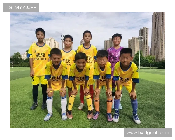 王境泽足球生涯回顾：从青训球场到职业赛场的成长与挑战