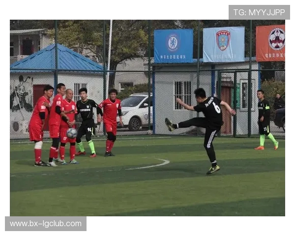 以肥乡足球标志为核心展现地方体育精神与青年拼搏风采